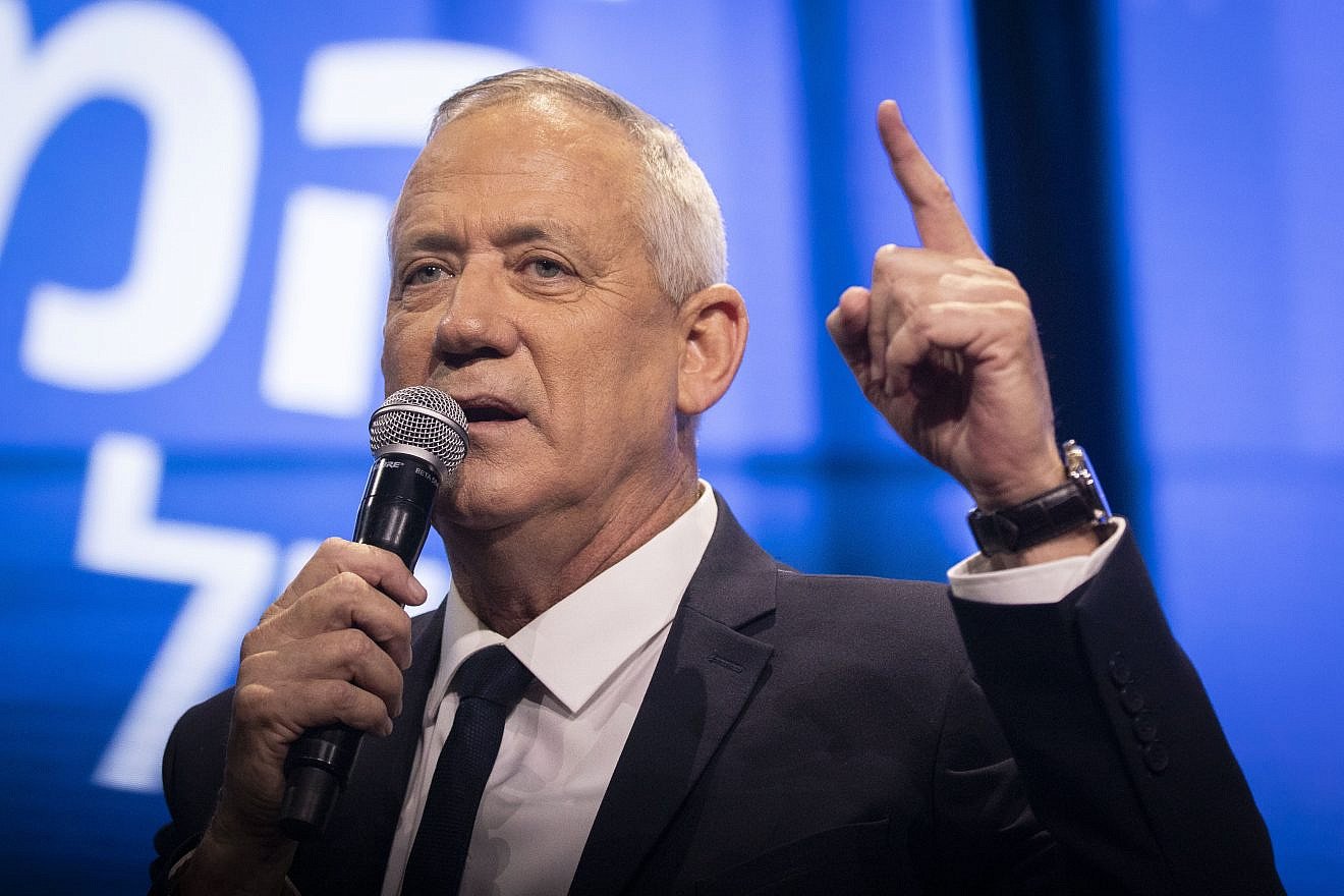Blue and White Party head Benny Gantz speaks with Channel 12 News anchor Danny Kushmaro during the conference of the Israeli Television News Company in Tel Aviv on Sept. 5, 2019. Photo by Hadas Parush/Flash90.