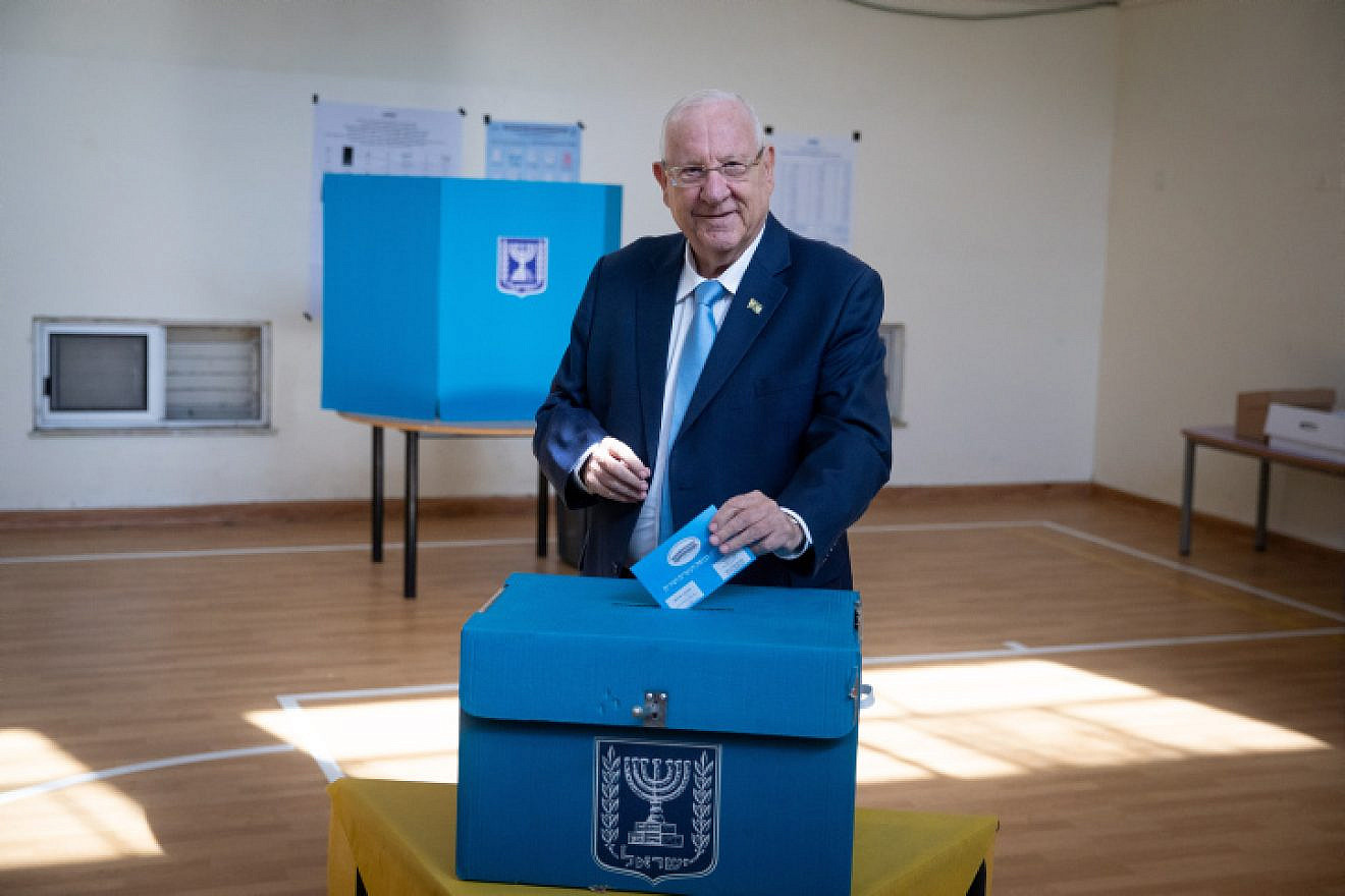 Israeli President Reuven Rivlin casts his ballot at a voting station in Jerusalem on Sept. 17, 2019. Photo by Yonatan Sindel/Flash90.