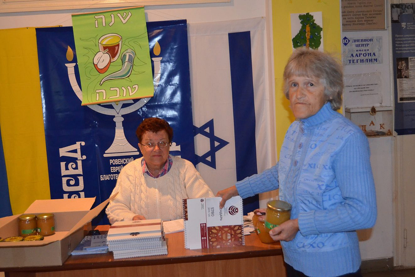 More than 8,500 poor, elderly Jews from in the former Soviet Union will receive a special holiday package of food and traditional holiday items for Rosh Hashanah, including honey, September 2016. Credit: JDC.