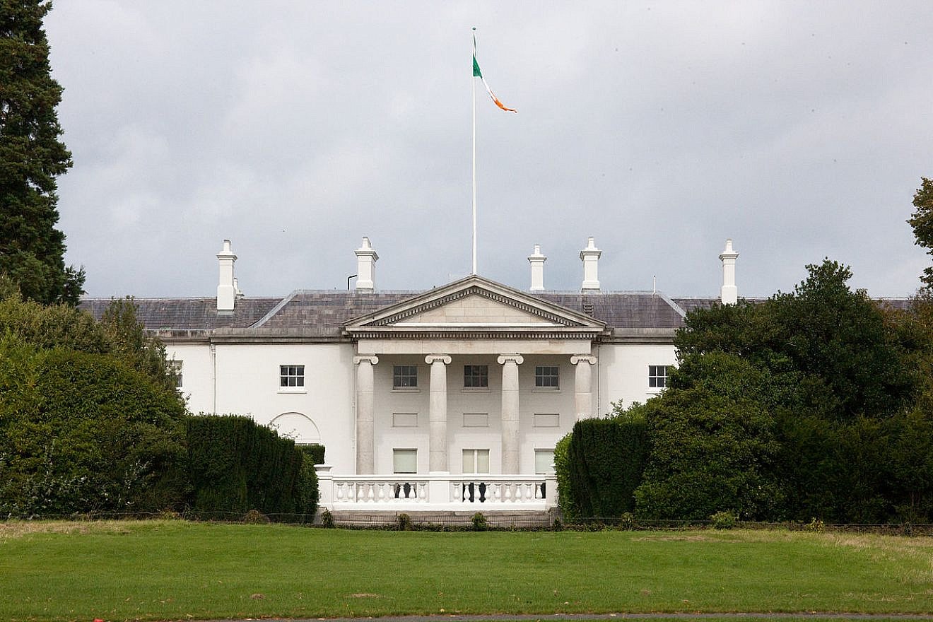 Áras an Uachtaráin, the official residence of the president of Ireland in the capital of Dublin, Aug. 28, 2010. Credit: William Murphy via Wikimedia Commons.