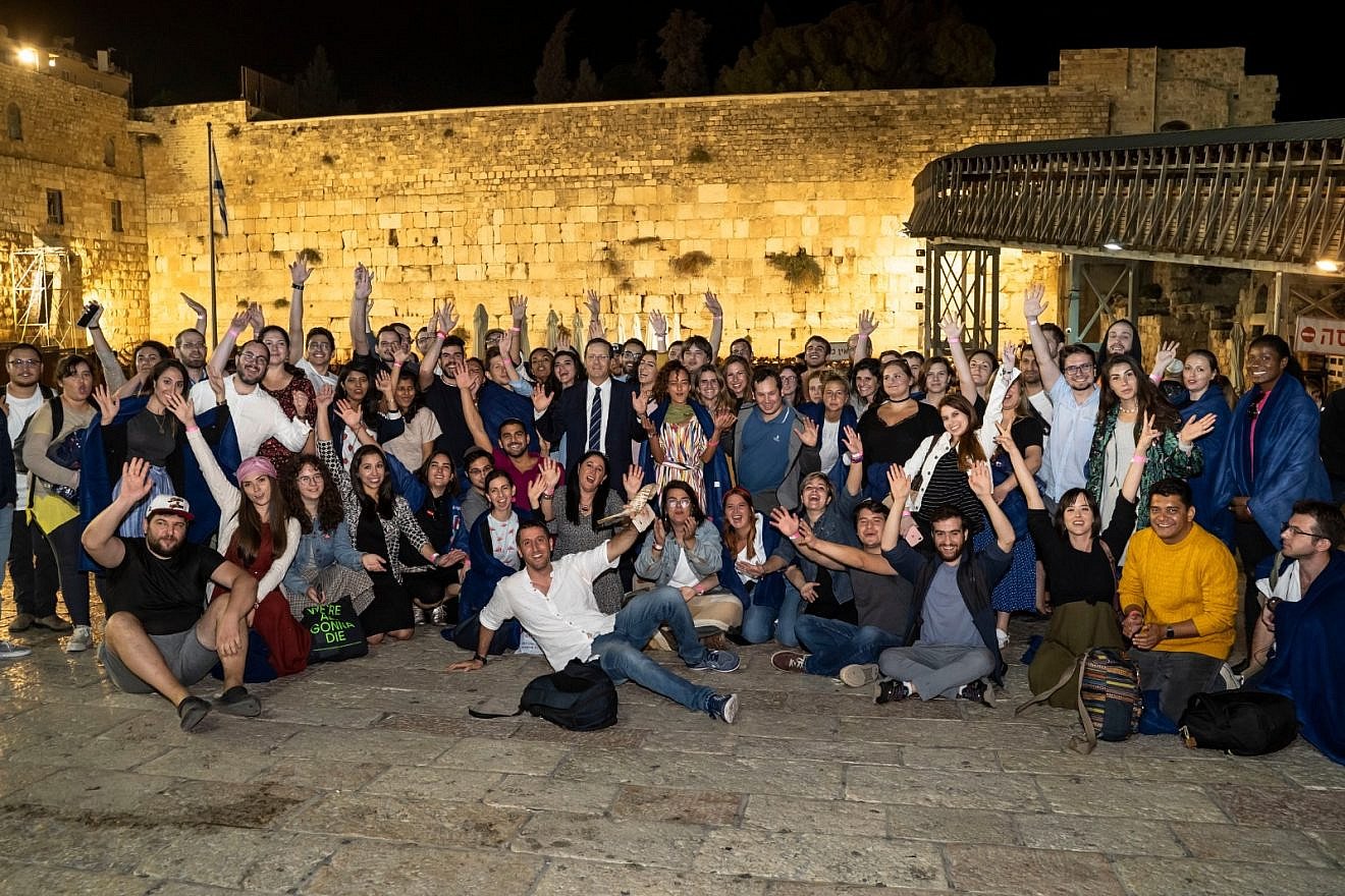 New immigrants experience their first High Holidays in Jerusalem as official residents of Israel, Oct. 6, 2019. Credit: The Jewish Agency for Israel.