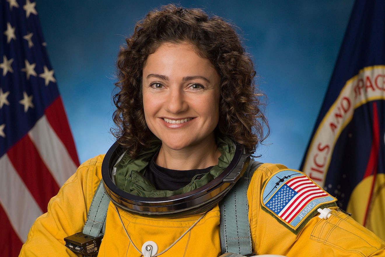 Jessica Meir in her official NASA portrait. Credit: Robert Markowitz/NASA.