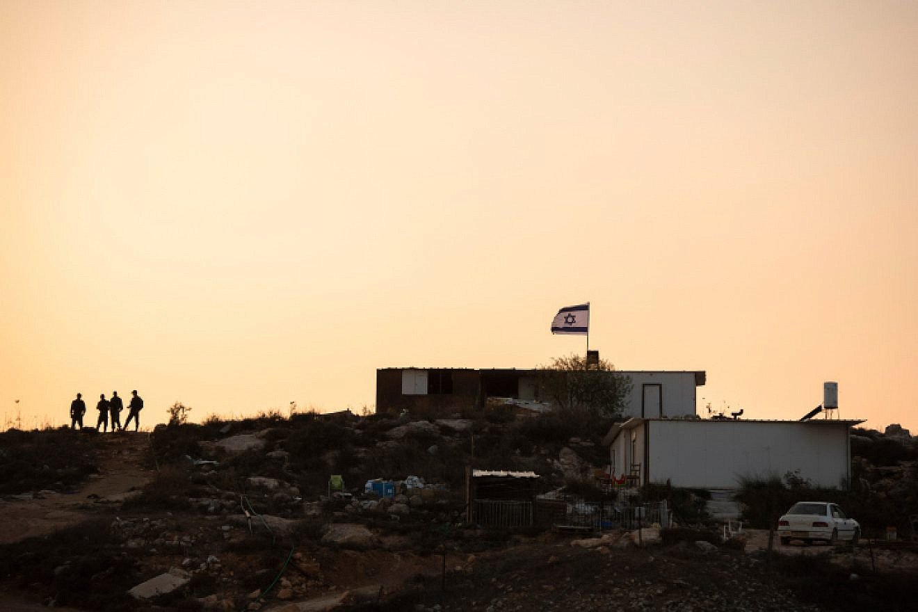 Israeli Border Police near the illegal “Komi Ori” outpost near Yitzhar in the West Bank on Oct. 24, 2019. Photo by Sraya Diamant/Flash90.
