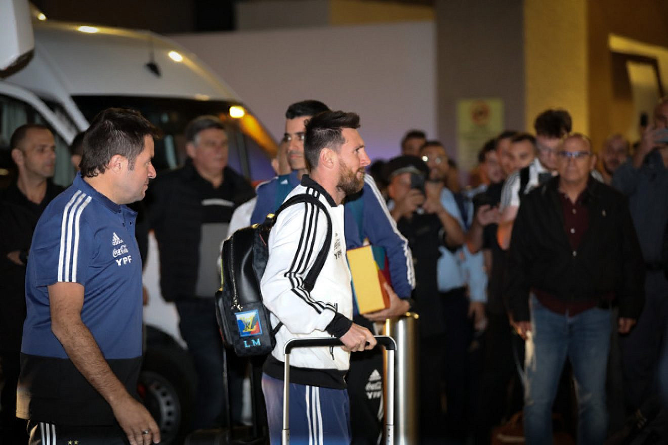 Argentinian football player Lionel Messi arrives at the Hilton Tel Aviv ahead of a friendly soccer match between Uruguay and Argentina, Nov. 17, 2019. Photo by Flash90.