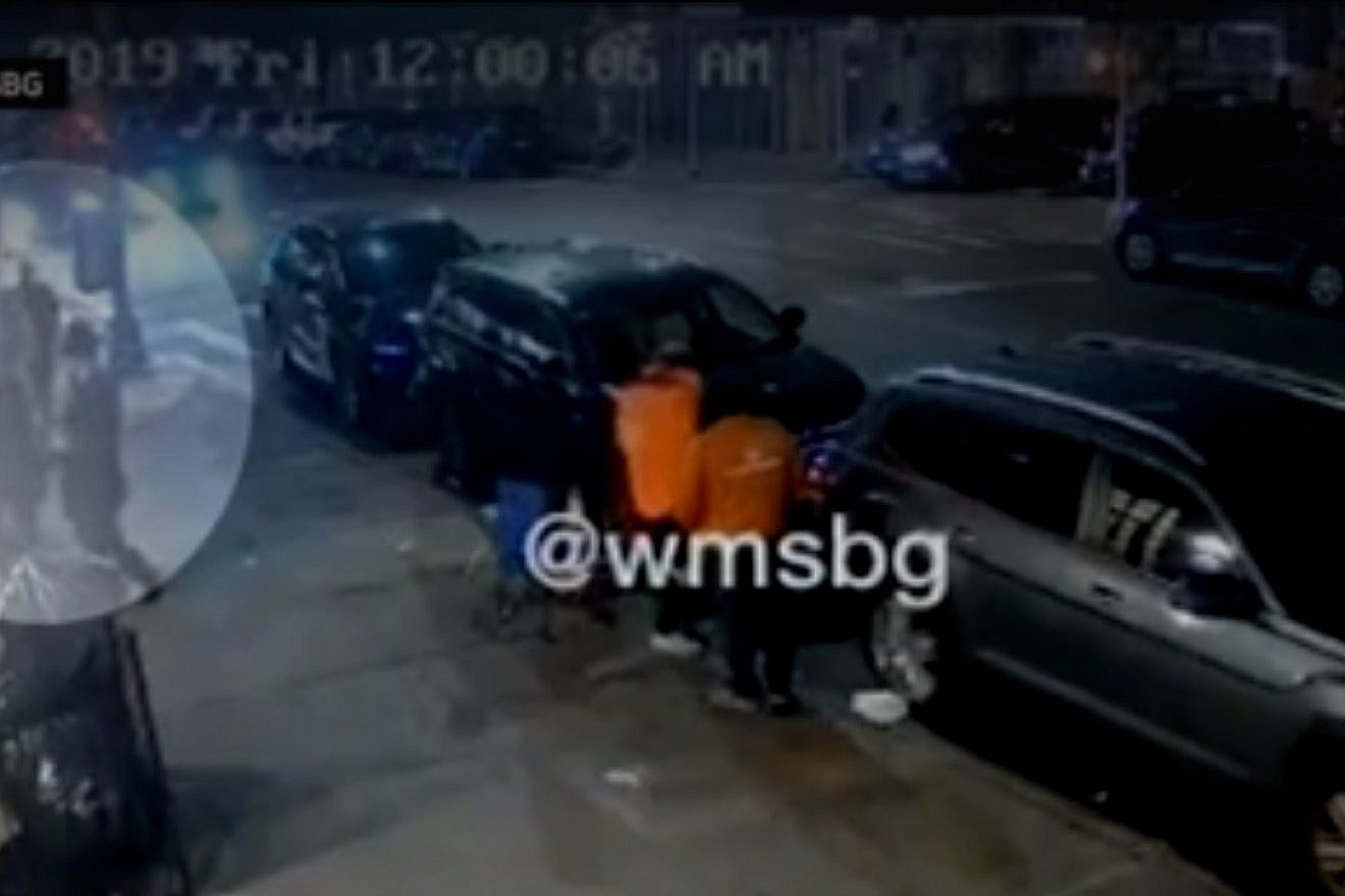Surveillance footage of an Orthodox Jewish man being attacked on a sidewalk in Brooklyn, N.Y., November 2019. Source: Screenshot.