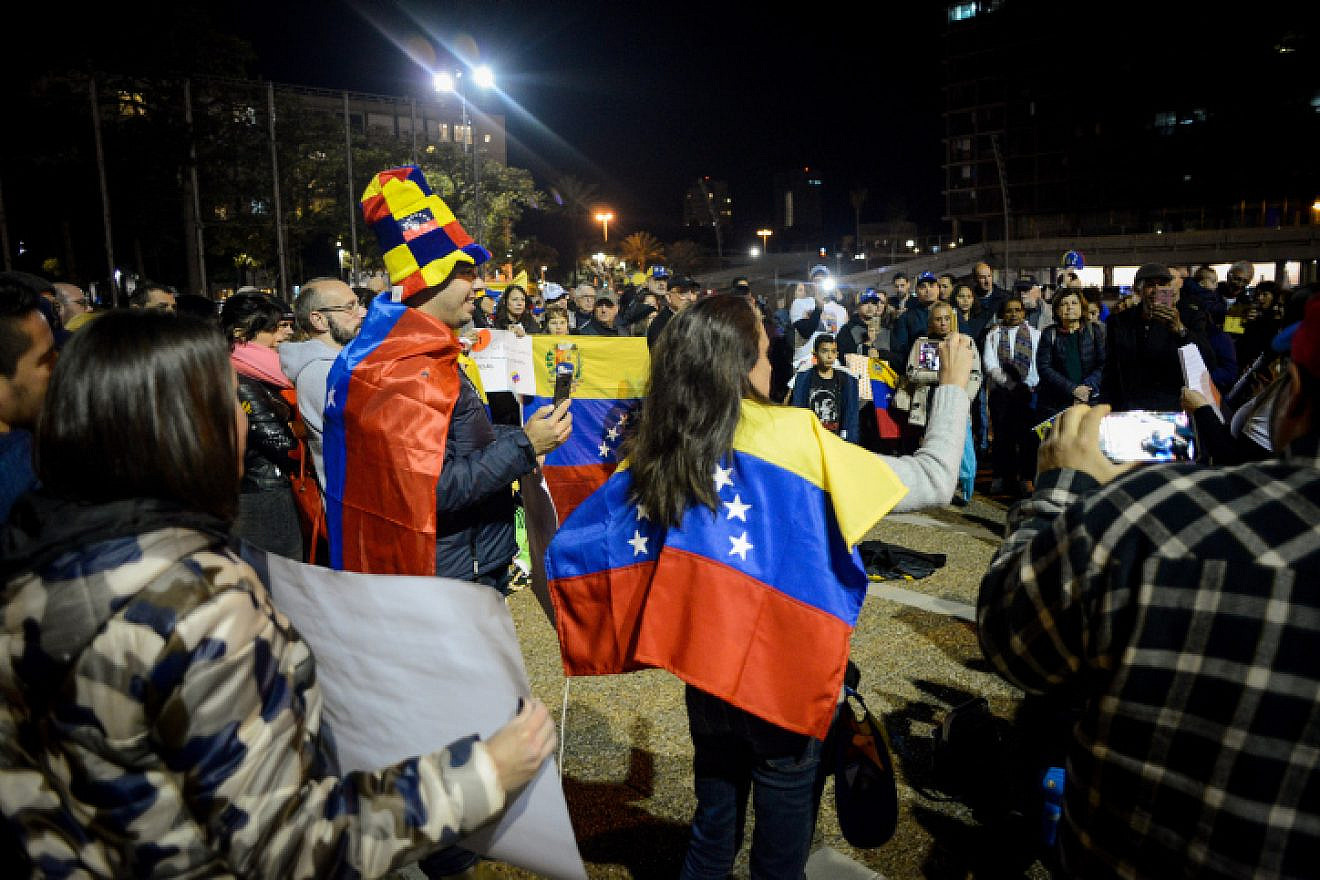 Israelis and others take part in a demonstration to support Venezuelan opposition leader Juan Guaidó in Tel Aviv on Feb. 2, 2019. Photo by Adam Shuldman/Flash90.