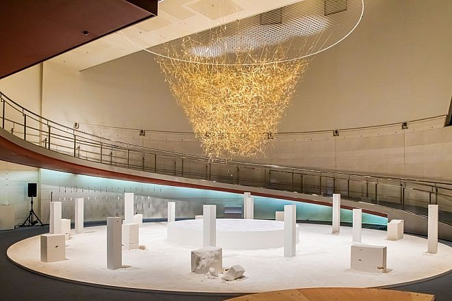 “Goren,” displayed at Japan’s Spiral Arts Center, 2019. Photo courtesy of Hansen House Jerusalem.
