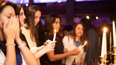 Young adults participate in a “Downtown Cocktail Shabbat” with Chabad Young Professionals. Source: Chabad Young Professionals.