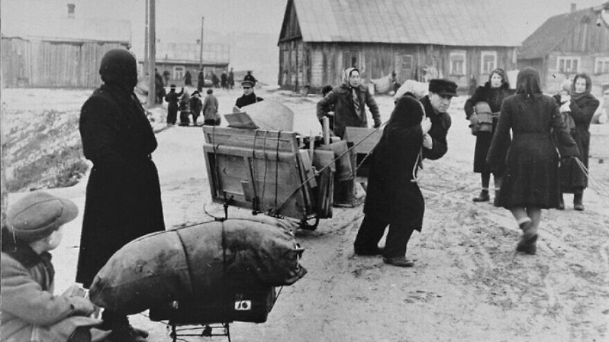 Jews move their belongings into the Kovno Ghetto. Source: United States Holocaust Memorial Museum in Washington, D.C. Credit: Courtesy of George Kadish/Zvi Kadushin.