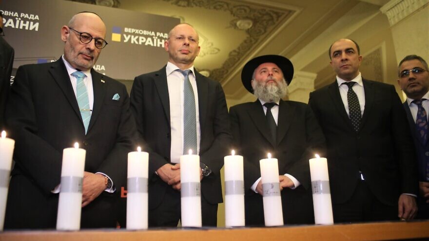 An event at the Ukrainian parliament, referred to locally as “Verkhovna Rada,” marked both International Holocaust Remembrance Day and the 75th anniversary of the liberation of Auschwitz. It concluded with the lighting of candles in memory of those who perished in the Holocaust, as well as by the recitation of the Kaddish prayer, Jan. 16, 2020. Photo by Ian Dobronosov.