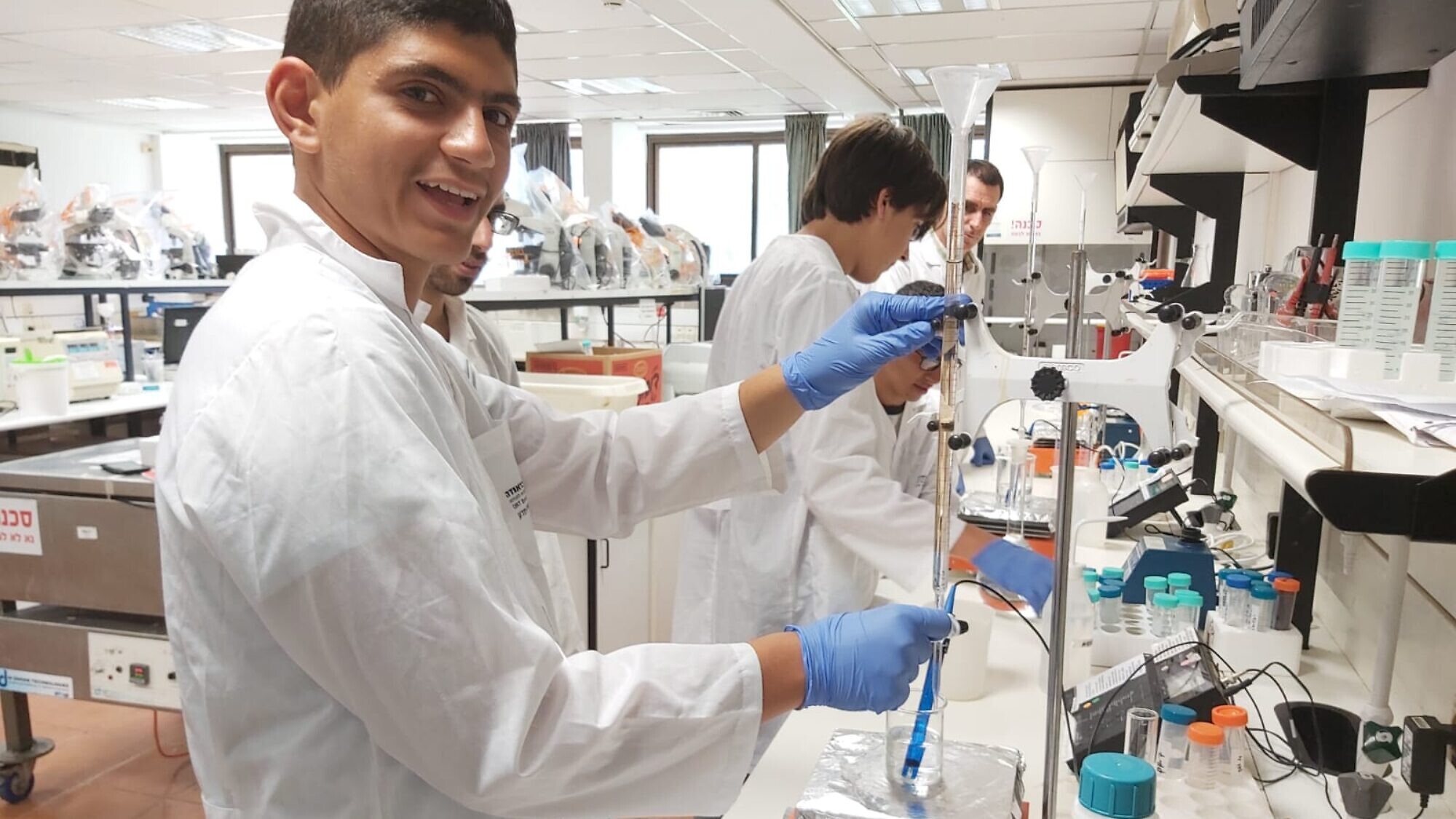 In Israel, World ORT Kadima Mada strengthens Israeli society by bridging the economic gap between the center and the periphery. ORT offers innovative educational programs and state-of-the-art schools and facilities for students with a focus on science, technology, engineering and math (STEM). Credit: Courtesy.