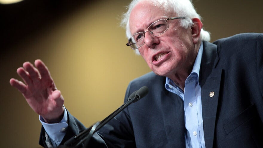 Sen. Bernie Sanders speaking at a town meeting at the Phoenix Convention Center in Arizona, 2015. Photo by Gage Skidmore/Flickr.