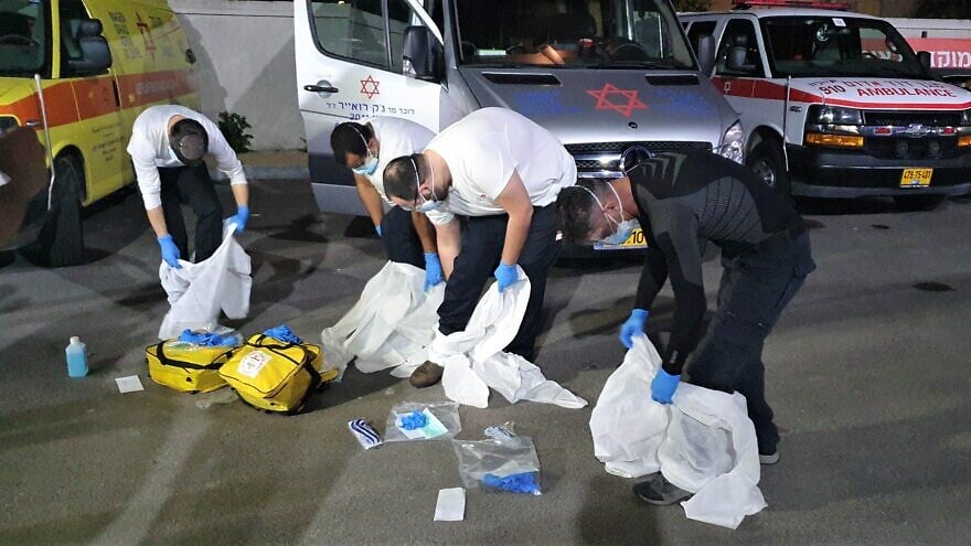 MDA paramedics take safety precautions ahead of the return home of 11 Israelis previously quarantined for coronavirus aboard the “Diamond Princess” cruise ship off the coast of Japan, Feb. 21, 2020. Credit: Magen David Adom.