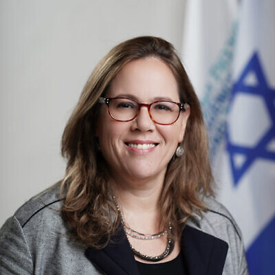 Amira Ahronoviz