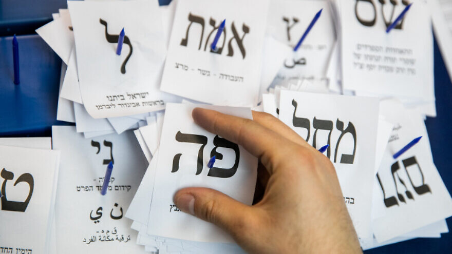 Israelis count the remaining ballots at the Knesset in Jerusalem, on March 4, 2020. Photo by Olivier Fitoussi/Flash90.