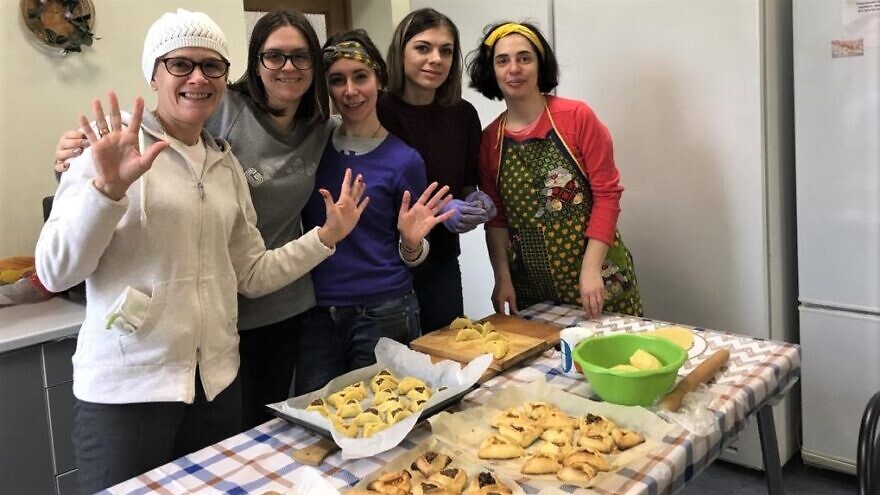 Volunteers with the American Jewish Joint Distribution Committee make Purim hamantaschen to deliver to the elderly and homebound in areas of the former Soviet Union, March 2020. Credit: JDC.