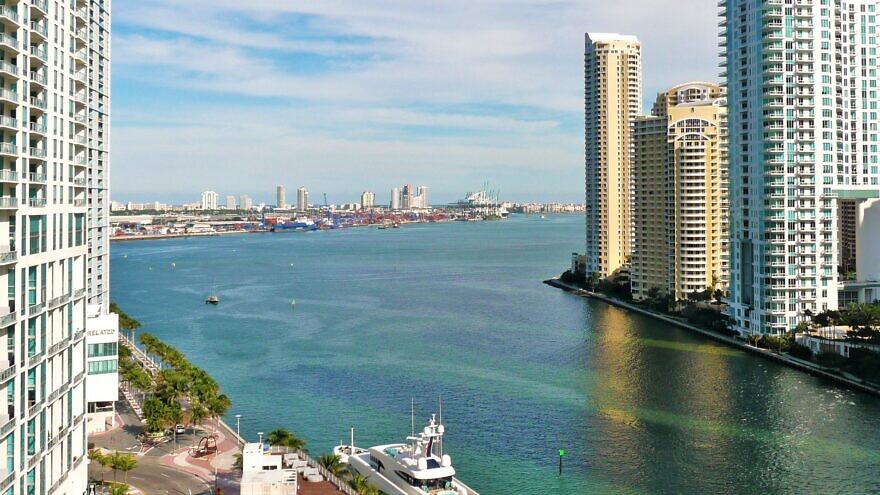 The mouth of the Miami River at Brickell, a neighborhood in the city's financial district. Credit: Marc Averette via Wikimedia Commons.