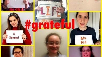 Students show appreciation for Jewish education and help getting a device for learning, April 2020. Credit: Yachad’s IVDU.