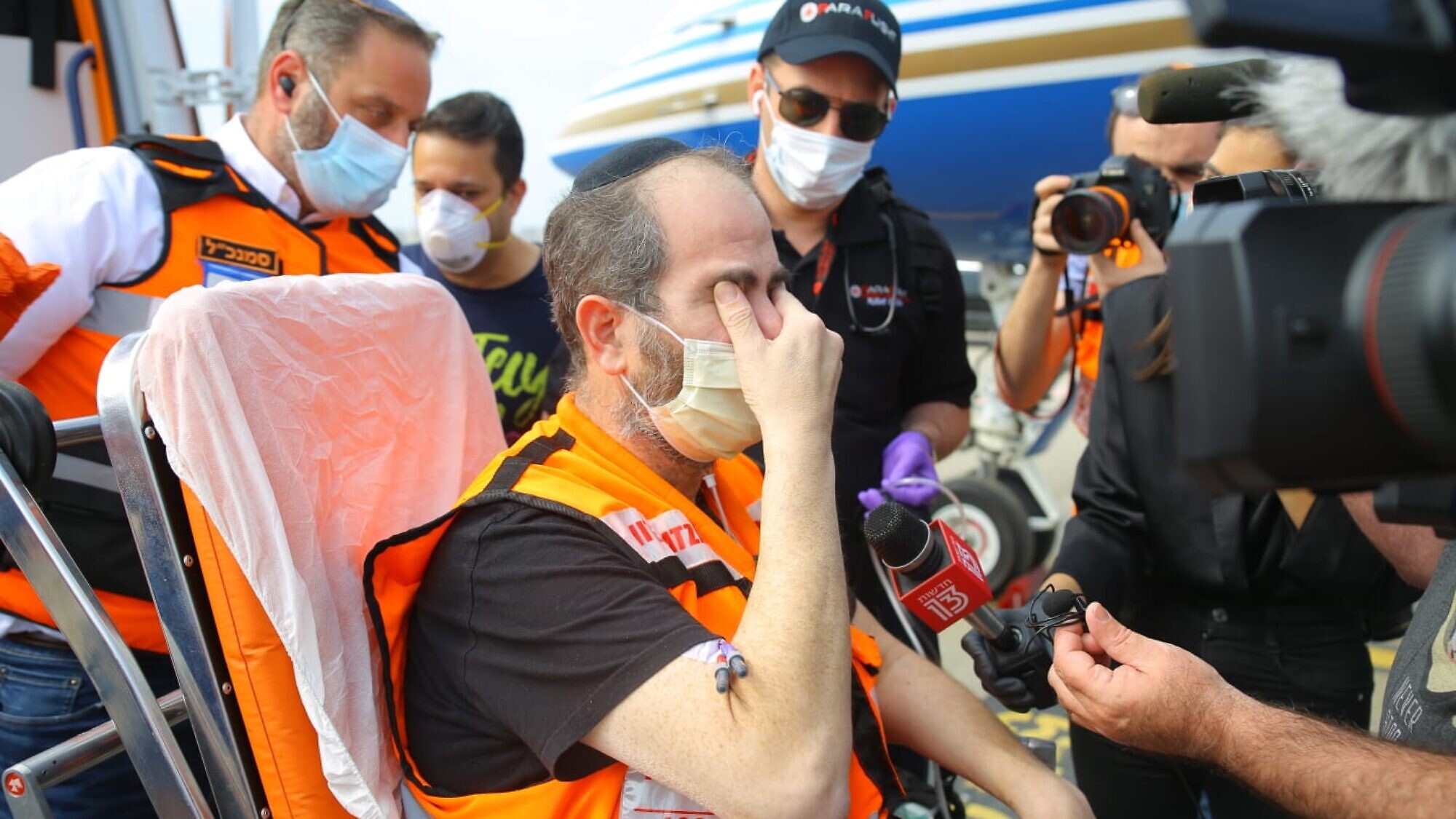 Eli Beer, founder and president of United Hatzalah, saying the Shema upon arriving in Israel after battling COVID-19 for six weeks at a hospital in Miami. Credit: United Hatzalah.