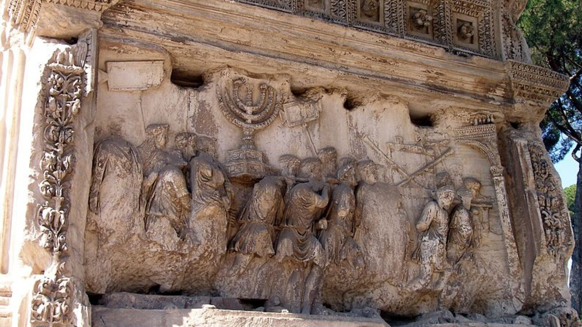 At Arch of Titus a nullification echoes through time