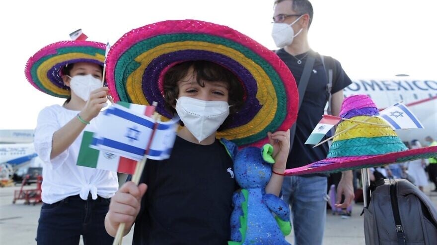 Families from Mexico arrive in Israel as part of “Operation Home,” Aug. 11, 2020. Photo by Dudi Salem/The Jewish Agency for Israel.