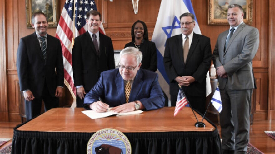 U.S. Interior Secretary David Bernhardt signs a memorandum of understanding (MOU) to support future cooperation and exchanges between the United States and Israel on biodiversity conservation, protected areas and the protection of cultural and historical heritage, Aug. 5, 2020,. Credit: U.S. Department of the Interior.