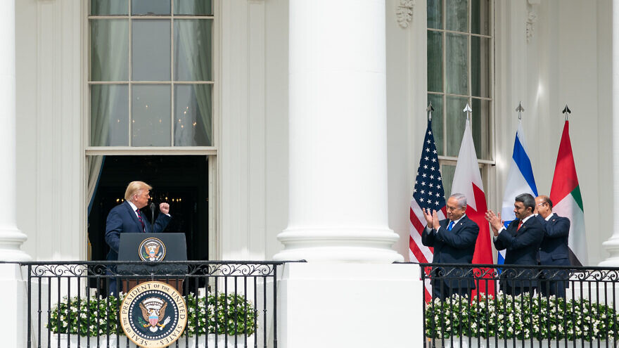 U.S. President Donald Trump, Minister of Foreign Affairs of Bahrain Abdullatif bin Rashid Al Zayani, Israeli Prime Minister Benjamin Netanyahu and Minister of Foreign Affairs for the United Arab Emirates Abdullah bin Zayed Al Nahyan at tje White House, Tuesday, Sept. 15, 2020. Photo by Joyce N. Boghosian/White House.