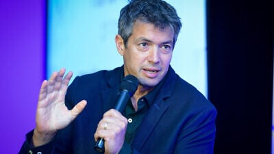 Blue And White Knesset member Yoaz Hendel speaks during a conference of the Israel Victory Project in Ramat Gan on Sept. 8, 2019. Photo by Flash90.