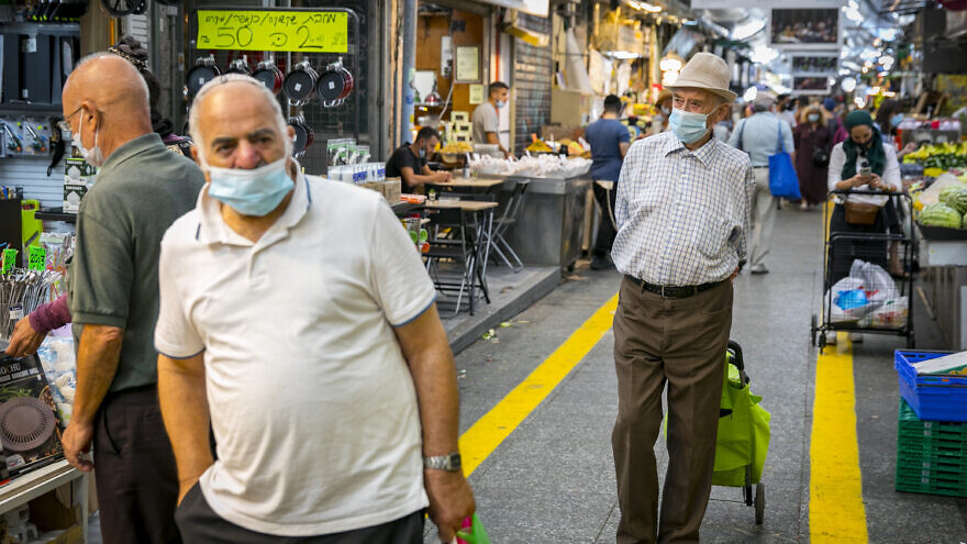 Israelis shop for groceries at the Machane Yehuda open-air market in Jerusalem on Sept. 14, 2020, before a three-week nationwide lockdown begins on Rosh Hashanah. Photo by Olivier Fitoussi/Flash90.