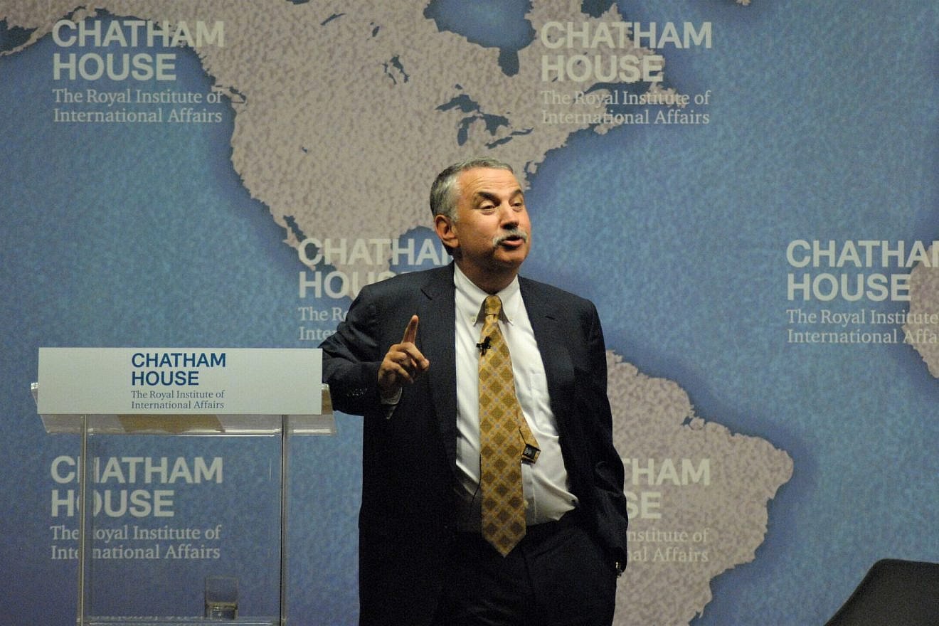 “New York Times” columnist Thomas L. Friedman discusses “The Divide Between Order and Disorder,” Sept. 16, 2014. Credit: Chatham House Photo via Flickr/Wikimedia Commons.