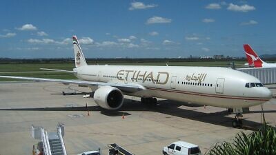 Etihad Airways Boeing 777-300ER at Brisbane International Airport, Feb. 21, 2008. Credit: Kwlothrop/Wikipedia.