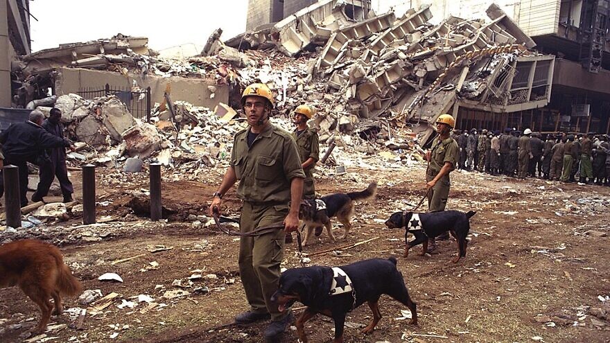 An IDF rescue team looks for survivors of the car bombing that destroyed the U.S. Embassay in Nairobi, Kenya, Aug. 11, 1998. Credit: IDF Spokesperson's Office via Wikimedia Commons.