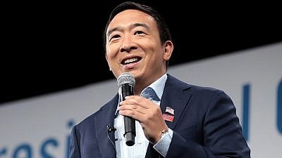 Andrew Yang speaks with attendees at the Presidential Gun Sense Forum hosted by Everytown for Gun Safety and Moms Demand Action at the Iowa Events Center in Des Moines, Iowa, on Aug. 10, 2019. Credit: Gage Skidmore via Wikimedia Commons.