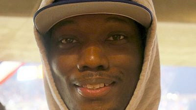 Michael Che in 2015. Credit: Arturo Pardavila III via Flickr/Wikimedia Commons.