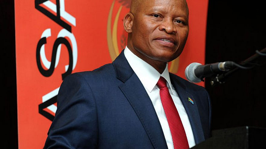 Chief Justice Mogoeng Mogoeng addresses the Judicial Officers Association of South Africa's annual general meeting held at Kopanong Conference Hotel in Benoni. Credit: GCIS/Government of South Africa/Flickr.