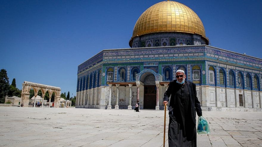 Muslim worshippers visit the Temple Mount, also known as Haram as-Sharif, in Jerusalem's Old City, after it was reopened to the public, May 31, 2020. Photo by Sliman Khader/Flash90.