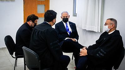 Israeli Prime Minister Benjamin confers with his legal staff at the District Court in Jerusalem on April 5, 2021. Photo by Oren Ben Hakoon/POOL.