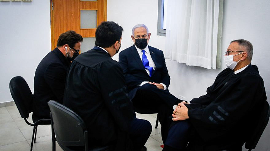 Israeli Prime Minister Benjamin confers with his legal staff at the District Court in Jerusalem on April 5, 2021. Photo by Oren Ben Hakoon/POOL.