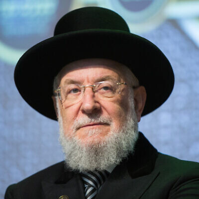 Rabbi Yisrael Meir Lau attends a ceremony for a new Torah scroll brought to the synagogue of the Knesset in Jerusalem, June 9, 2015. Photo by Yonatan Sindel/Flash90.