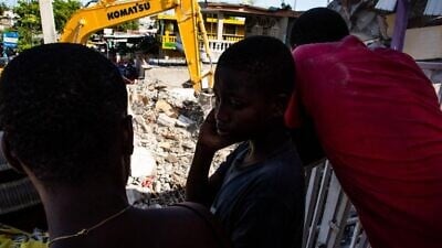 Children oversee excavation in the city of Les Cayes, Haiti, following the 7.2-magnitude earthquake that struck on Aug. 14, 2021. Credit: UNICEF, ©Harry Rouzier.