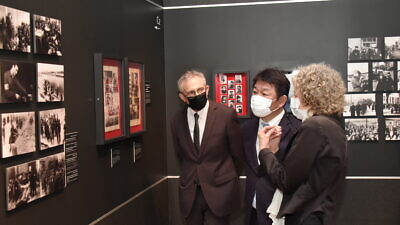 Japan’s Minister for Foreign Affairs Toshimitsu Motegi visits Yad Vashem in Jerusalem on Aug. 18, 2021. Photo by Yad Vashem/Yossi Ben David.