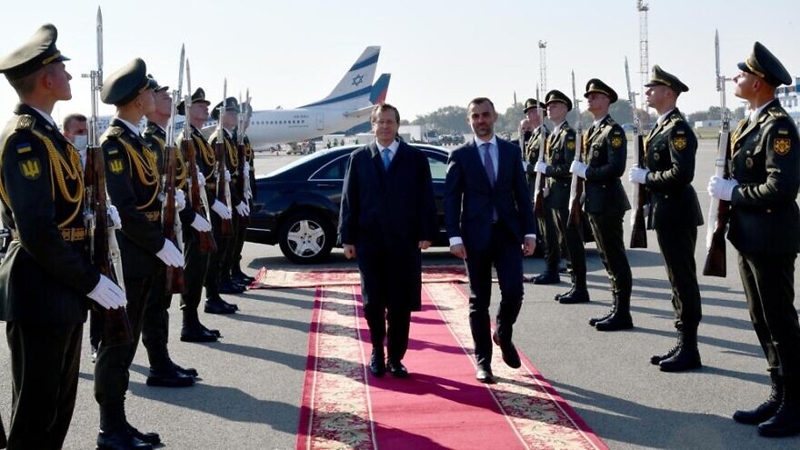 Israeli President Isaac Herzog is greeted by an honor guard upon his arrival in Ukraine, Oct. 5, 2021. Photo by Haim Zach/GPO.
