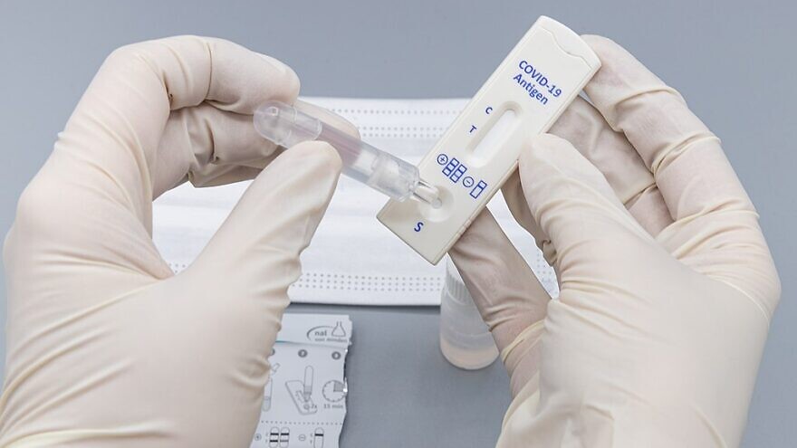 A COVID-19 antigen rapid test, Dec. 19, 2020. Credit: Dronepicr via Wikimedia Commons.