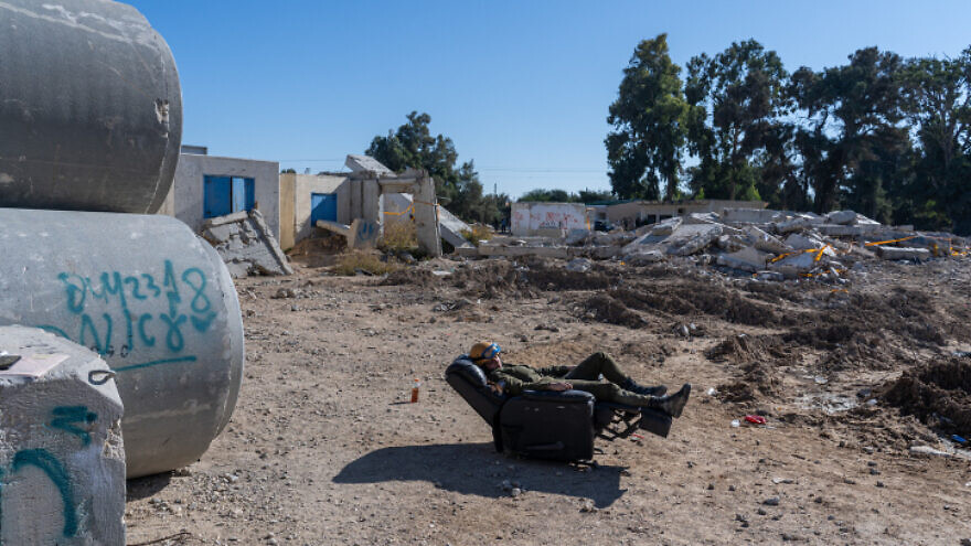 Members of the Knesset Honor Guard, Home Front Command, firefighters, the Israel Defense Forces and Magen David Adom participate in an emergency drill simulating an earthquake near Ashkelon, Dec. 19, 2019. Photo by Yaniv Nadav/Flash90.
