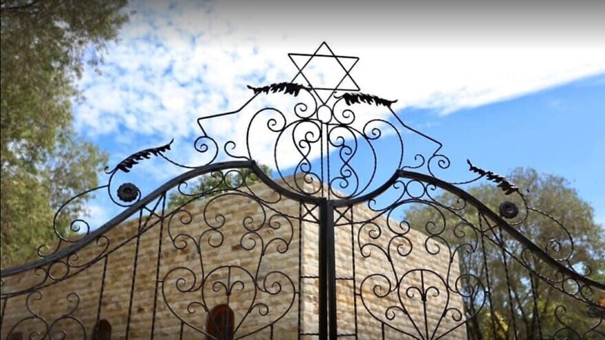 Shaar HaShamayim Synagogue in Tondano, Indonesia. Source: Google Maps screenshot.
