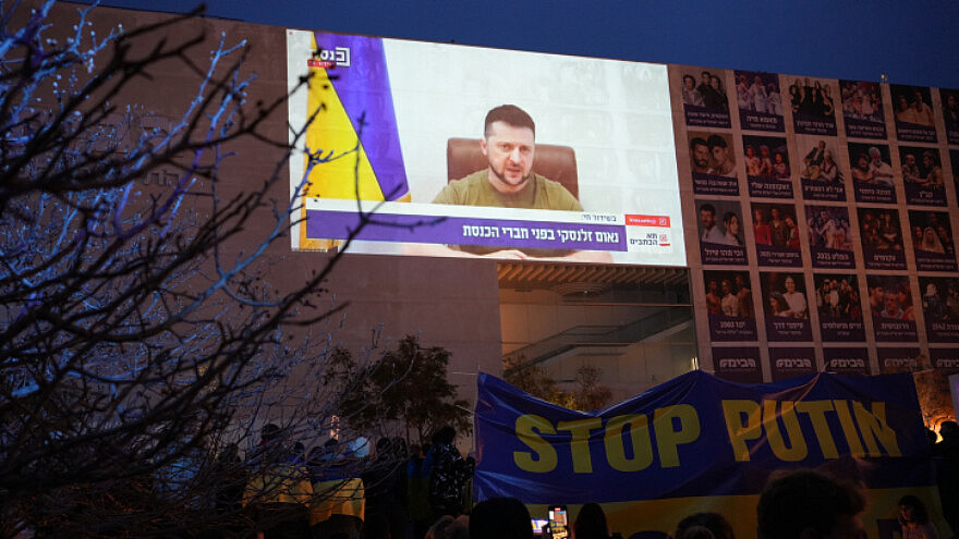 Demonstrators against the Russian invasion of Ukraine attend a televised video address by Ukraine's President Volodymyr Zelenskyy, in Tel Aviv on March 20, 2022. Photo by Chen Leopold/Flash90.