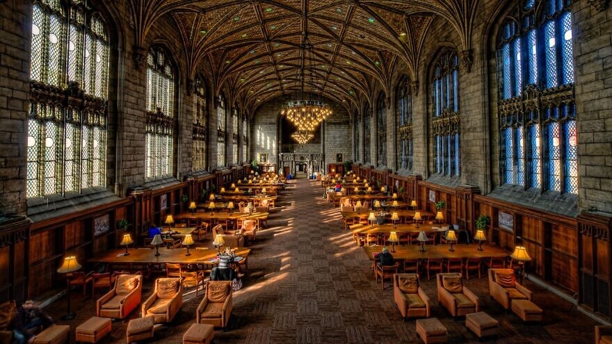 Interior of Harper Memorial Library at University of Chicago, 20212. Credit: Rick Seidel via Flickr/Wikimedia Commons.