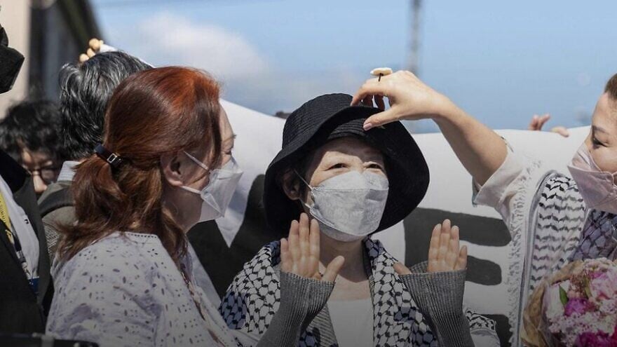 Japanese Red Army co-founder Fusako Shigenobu (center), upon her release from Tokyo’s Hachioji prison, May 28, 2022. Source: Twitter/Screenshot.