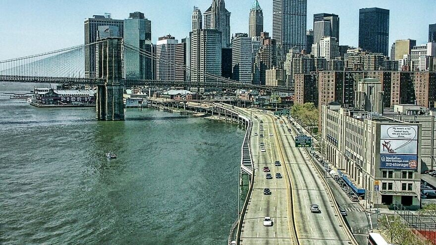 Franklin D. Roosevelt East River Drive past the Brooklyn Bridge in New York City. Credit: Bob Jagendorf via Wikimedia Commons.