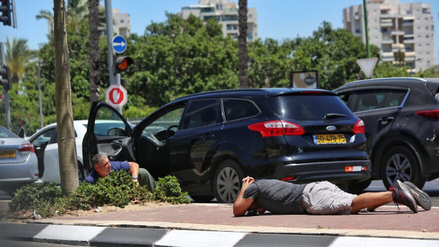 Israelis take cover in Ashkelon as a siren warns of incoming rockets from Gaza, May 19, 2021. Photo by Edi Israel/Flash90.